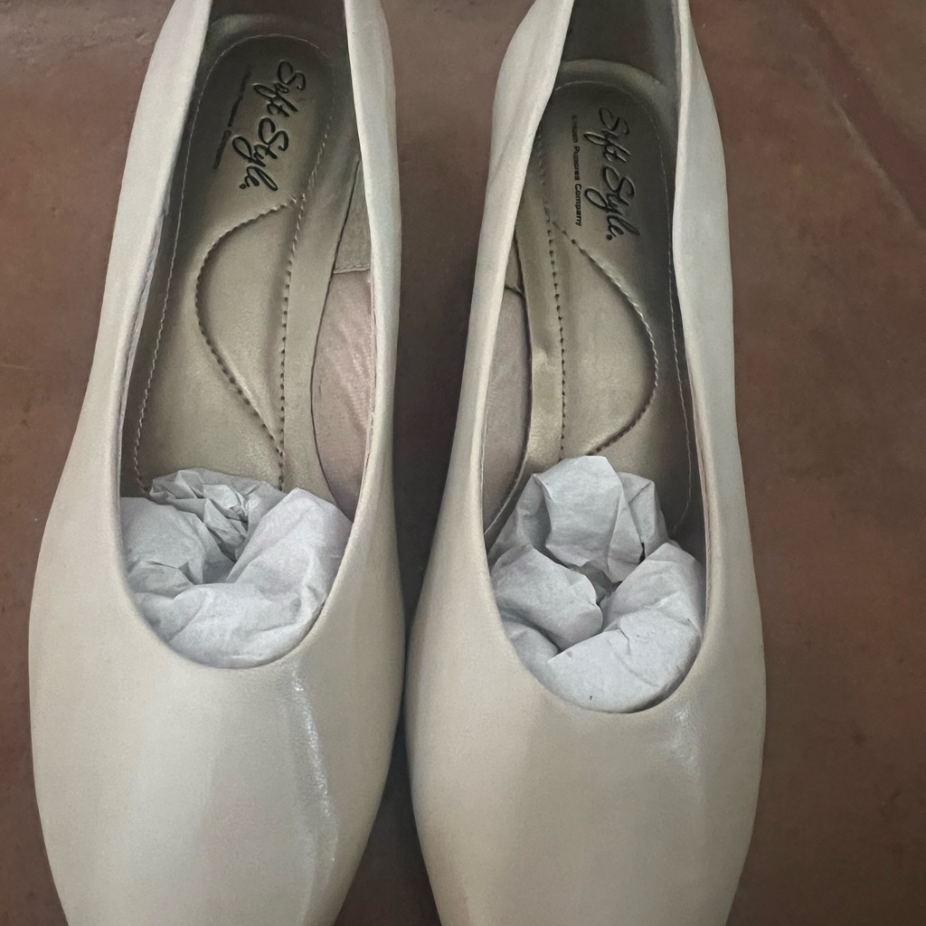 Hush Puppies Brand New Cream Pump